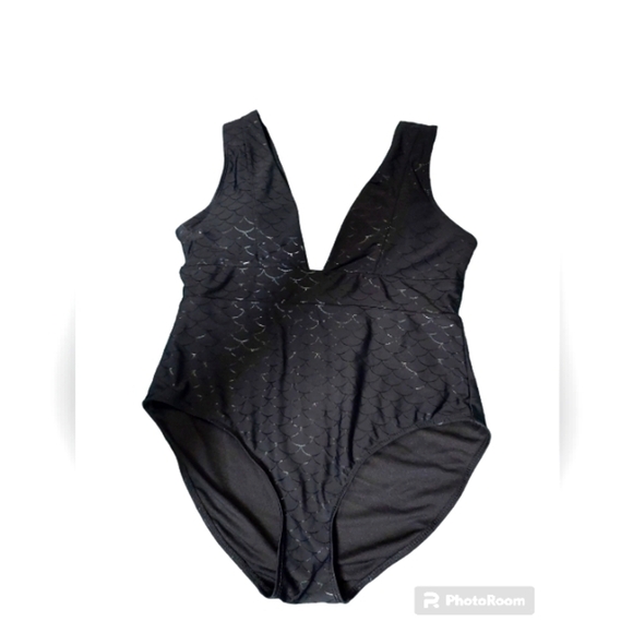 Heat XL One piece swim suit plunge 80%nylon 20%spandex - Picture 1 of 12
